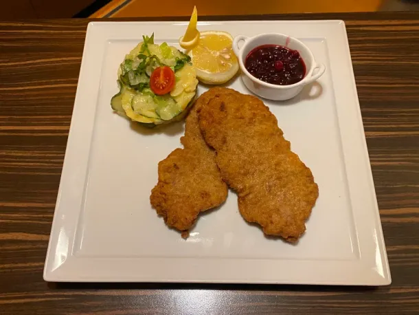 Kalbsschnitzel Wiener Art in Fassbutter gebacken